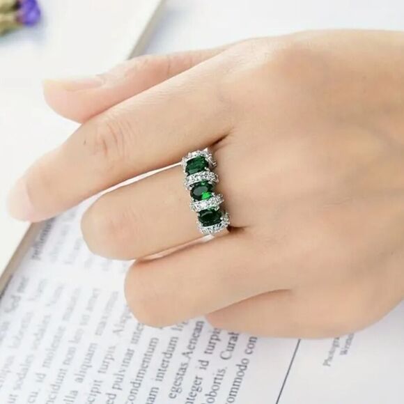 Emerald Green Stone Inspired Statement Ring - Picture 3 of 11